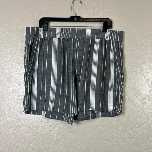 Sonoma Pants - Chosse 5 Ítems For $30Sonoma goods for life women OX gray‎ white striped shorts